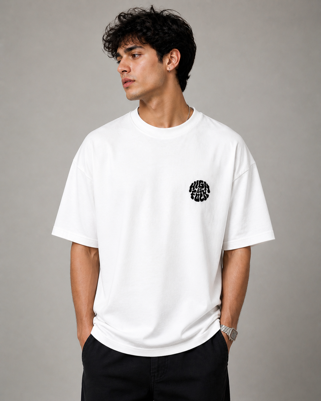Minimal Logo Oversized T-Shirt – Premium Streetwear Fit